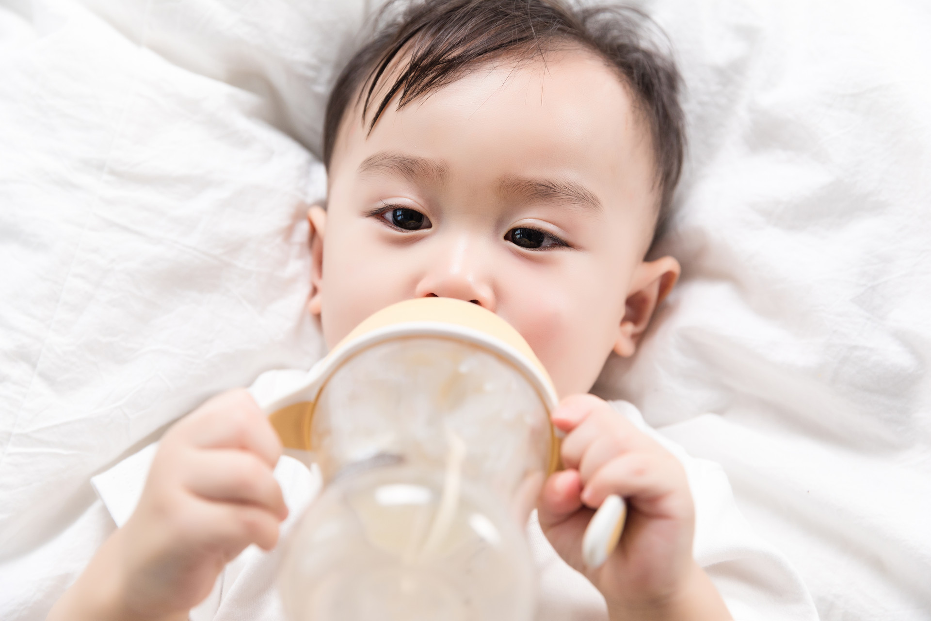 塑料奶瓶可能导致婴儿摄入塑料微粒