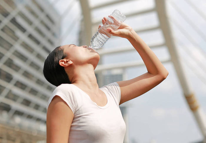 瓶装水塑料微粒含量远高于自来水